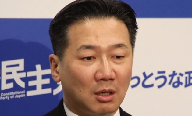 冷静に見ている