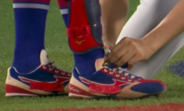 テープで隠し装着