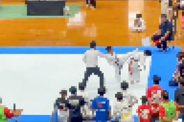 子どもの空手大会で試合中断中に後頭部へハイキック