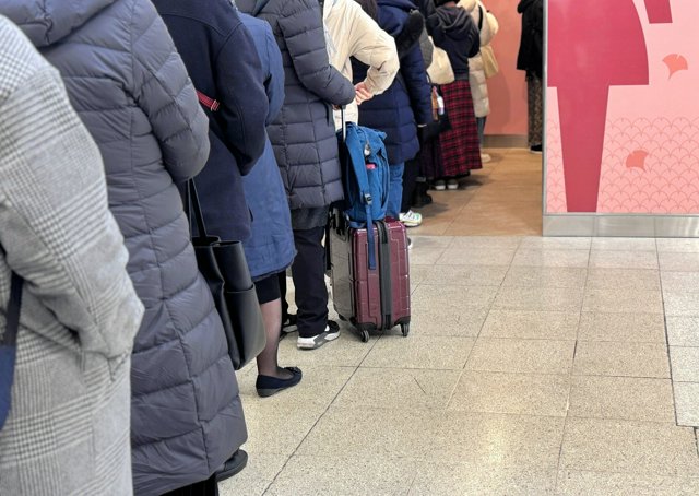 女性トイレ行列