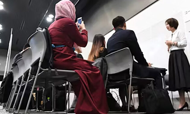 日本語学校に通う外国人留学生