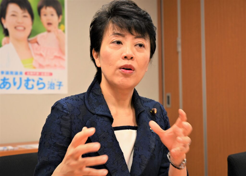 有村治子議員