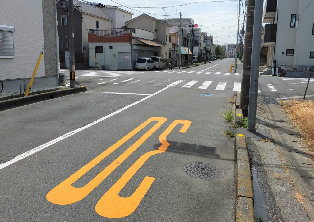 無免許でひき逃げ疑い　トルコ国籍の19歳の男を逮捕