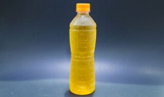 尿入りペットボトル